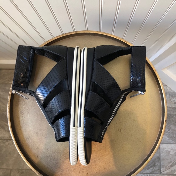 Marc Jacobs Gia Gladiator Sandal. Black. Size: 38. - Picture 8 of 9